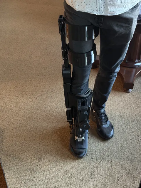 The full-leg exo worn: thigh cuffs, the knee hinge and the Kicker at the ankle